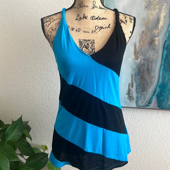 Derek Heart
Size L. Gently used 
Color 
Blue and Black
#291A - Picture 1 of 6